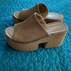Abata Brown Leather Heel Platform Sandals Size 8.5. NWOB